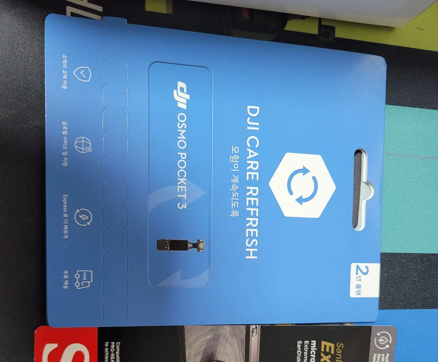 DJI Care Refresh 카드와 샌디스크 익스트림 microSD 포장