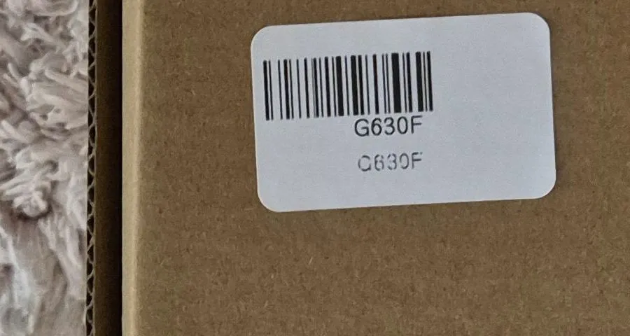 흰 바코드 라벨에 G630F가 두 번 인쇄돼 있다