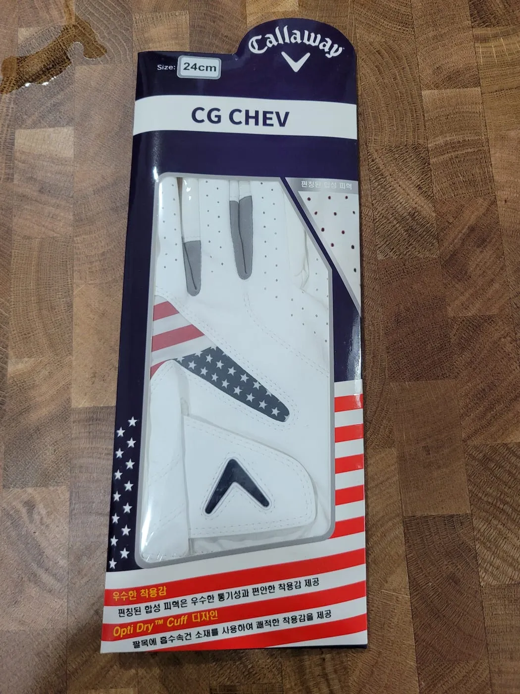 캘러웨이 CG CHEV 골프장갑 포장 앞면. 성조기 무늬 바탕에 Size 24cm 표기