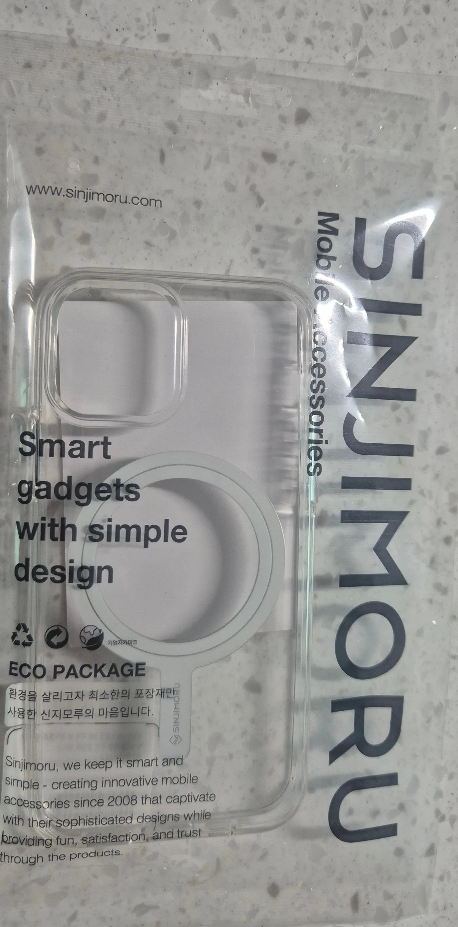 신지모루 투명 케이스 포장 앞면. SINJIMORU 로고와 Smart gadgets with simple design 문구