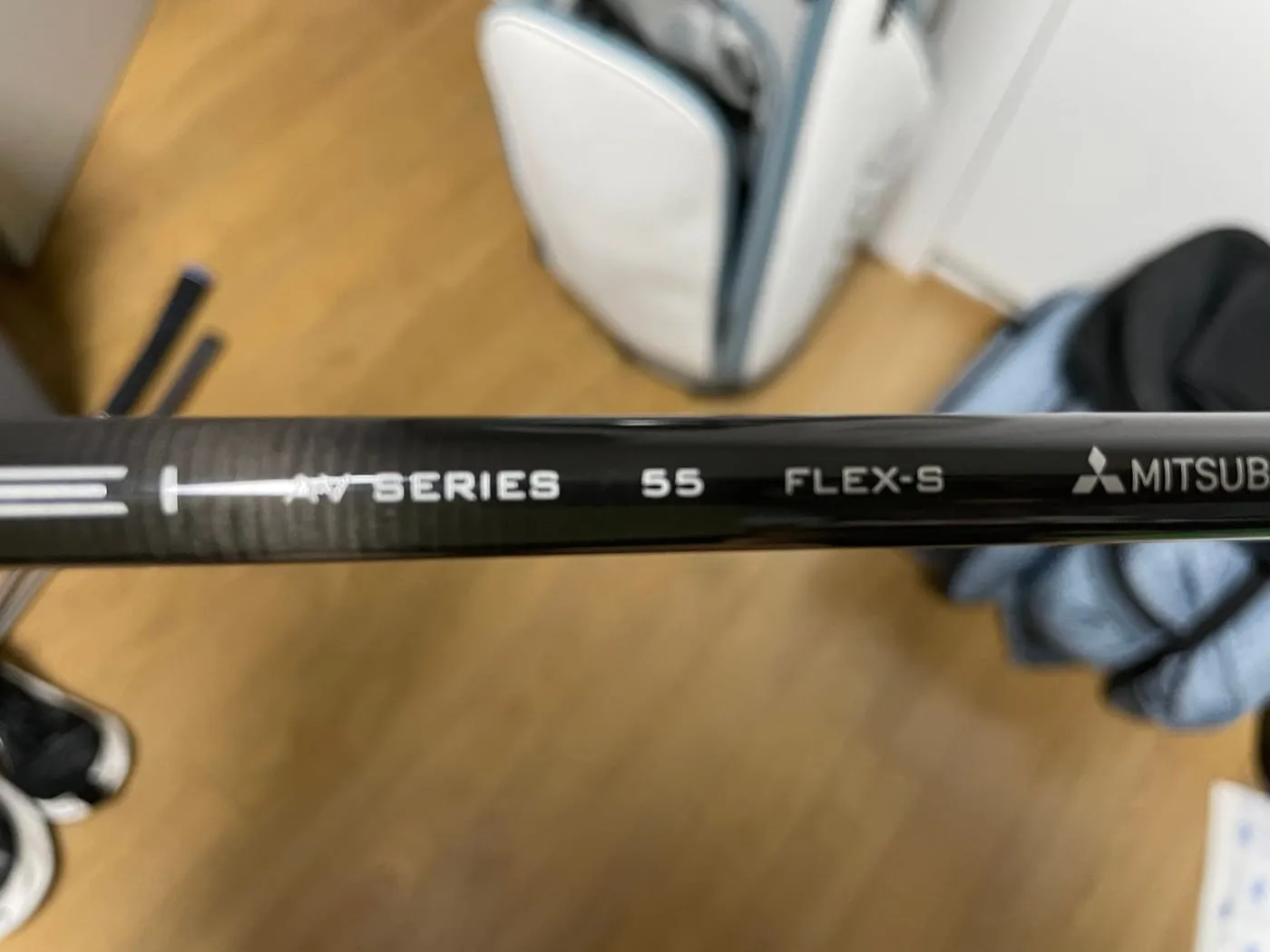 TSi3 샤프트 각인. AV SERIES 55 FLEX-S와 MITSUBISHI 로고